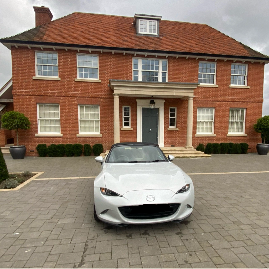 Lord JackHook (@klutz.8)